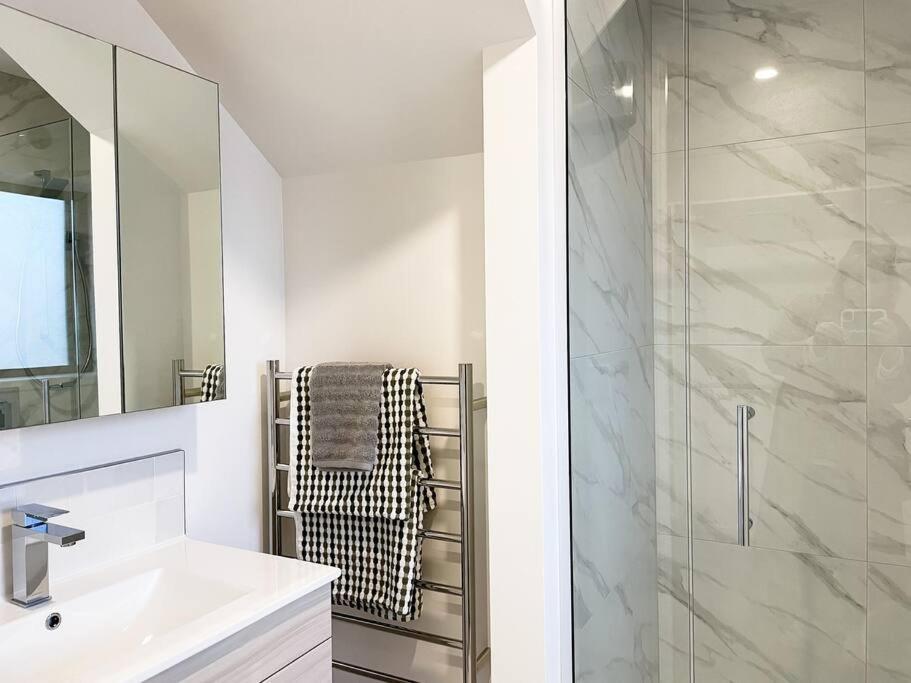 Chic City Centre Townhouse Крайстчърч Екстериор снимка